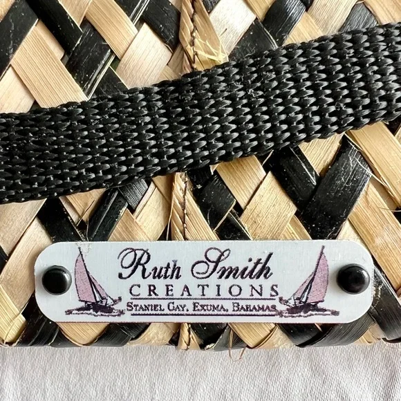 Ruth Smith / Handwoven Straw Clutch / Staniel Cay, Bahamas - Picture 2 of 8
